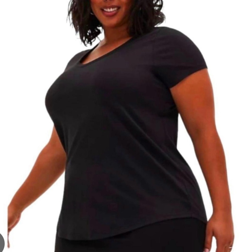 NWT Torrid Classic Fit 100% cotton black tshirt.